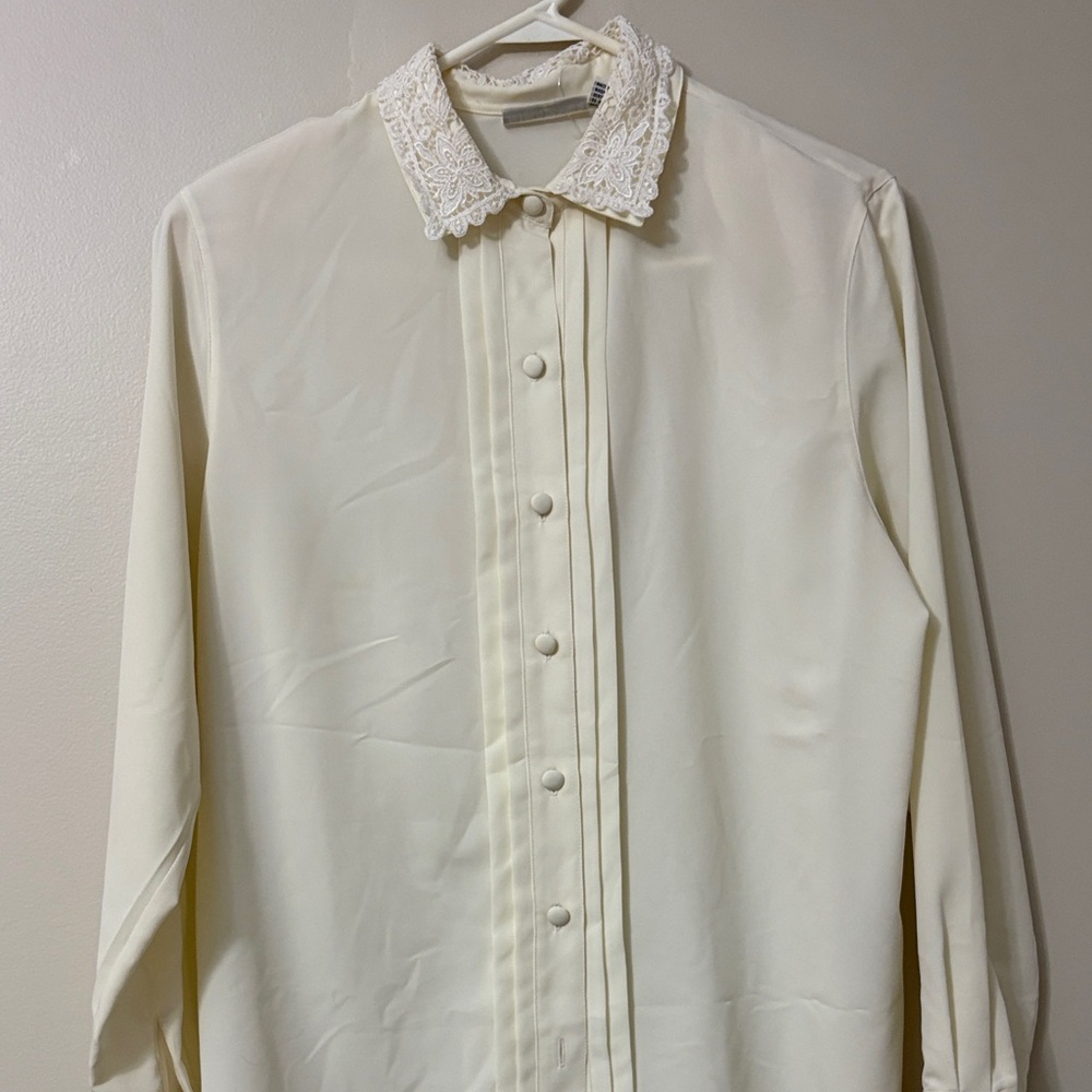 Alfred Dunner Vintage Cream Lace Collar Blouse